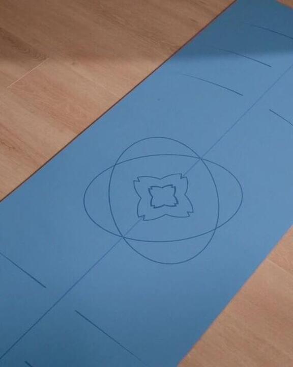 Yoga Mat 4mm Thick, Rubber Foam, 185 x 65 cm with Carry Straps – Blue - Video 2