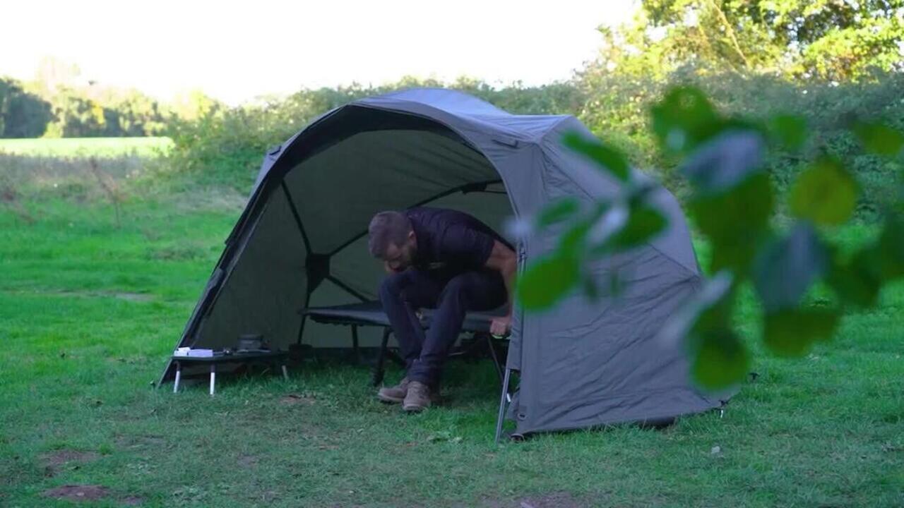 Carp Fishing Bedchair 500 Compact and Foldable Supports up to 110 Kg - Green - Video 2