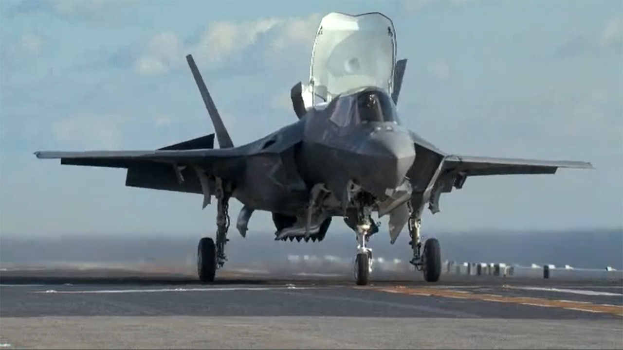 RS7413_11-243B-STOVL-Ship-trials-Day-One