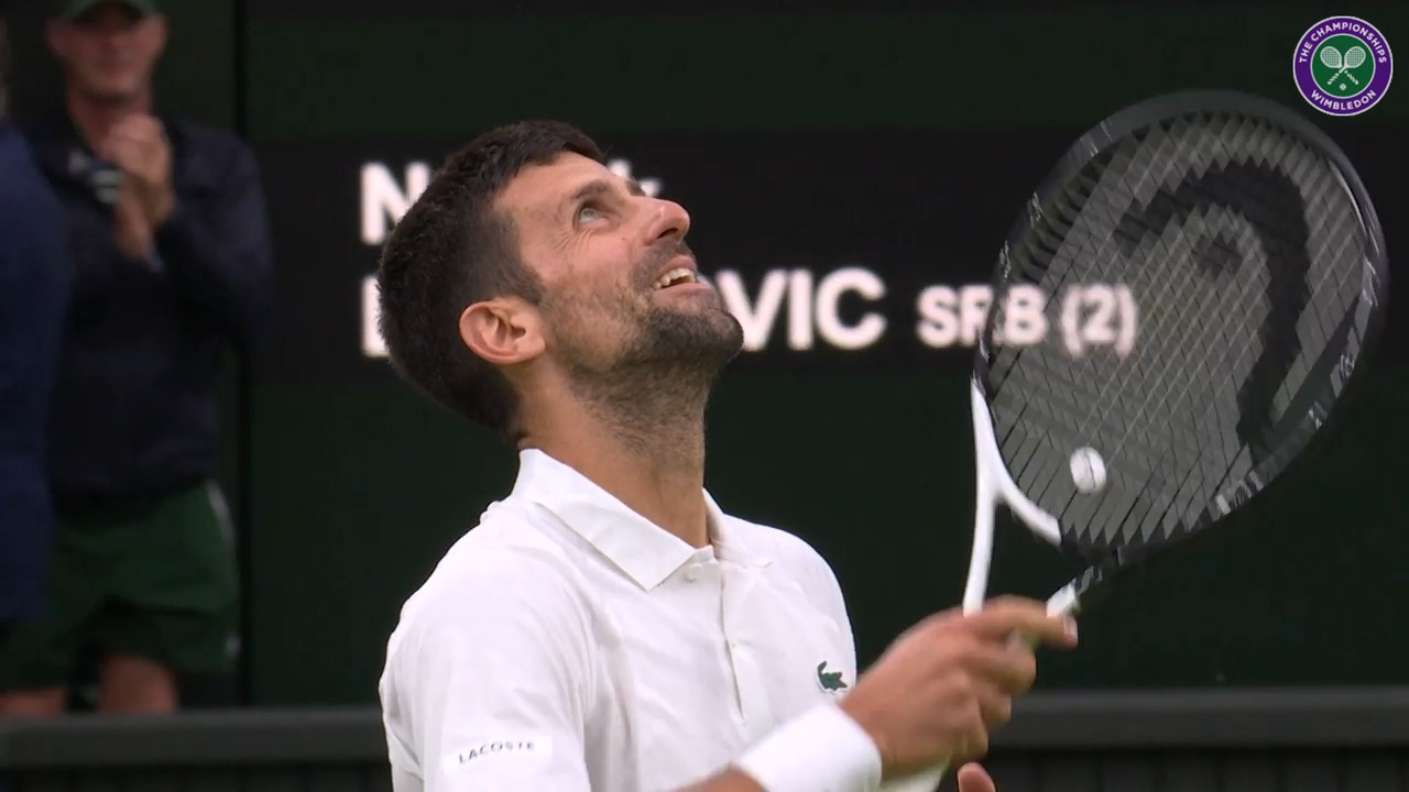 Djokovic overcomes mid-match lapse to beat Dimitrov at Italian Open;  Swiatek wins