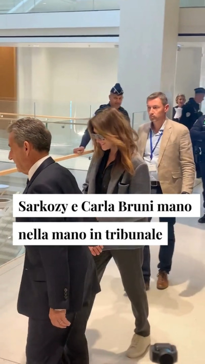 Sarkozy e Carla Bruni mano nella mano in tribunale