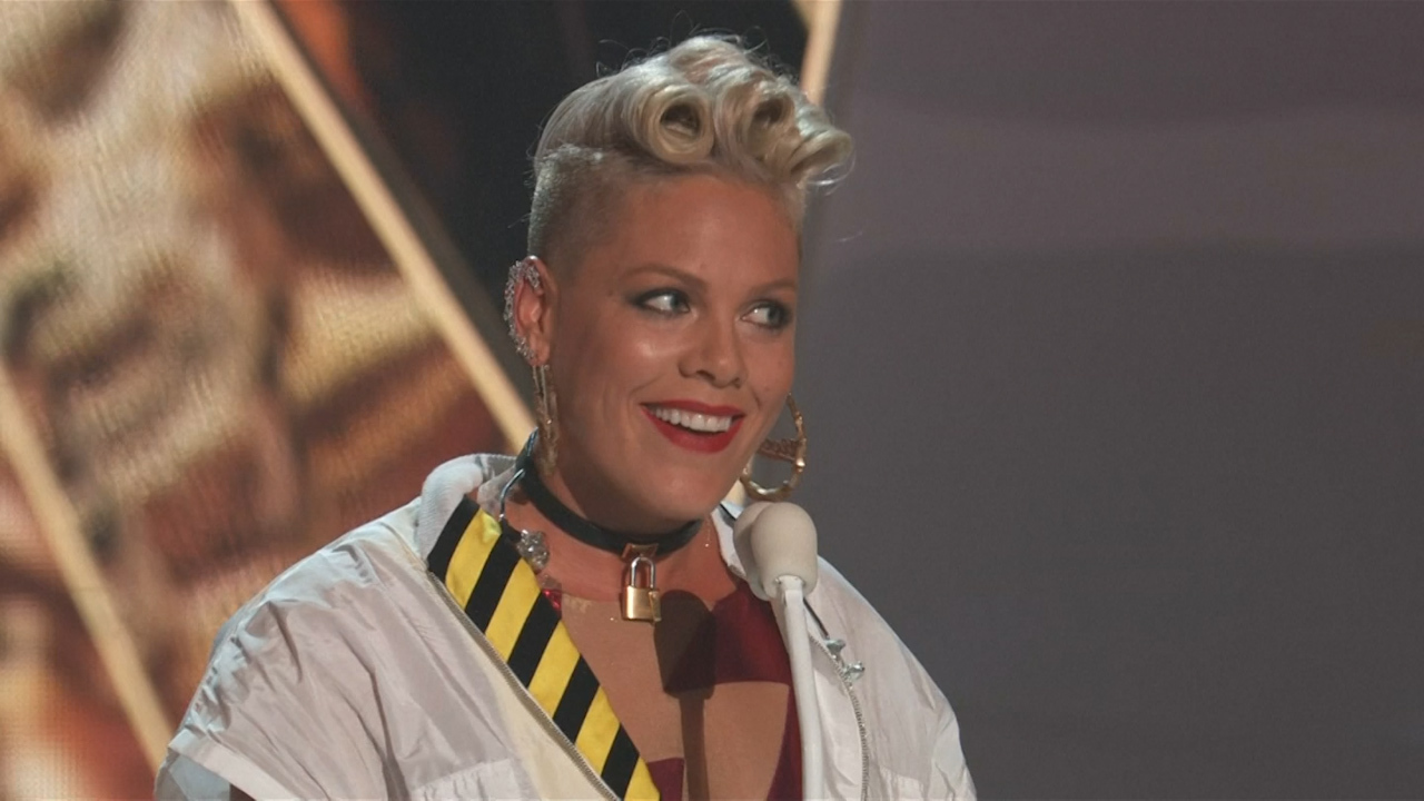 P!nk reveals she gets so mad at husband Carey Hart she wants to jab him  with cutlery