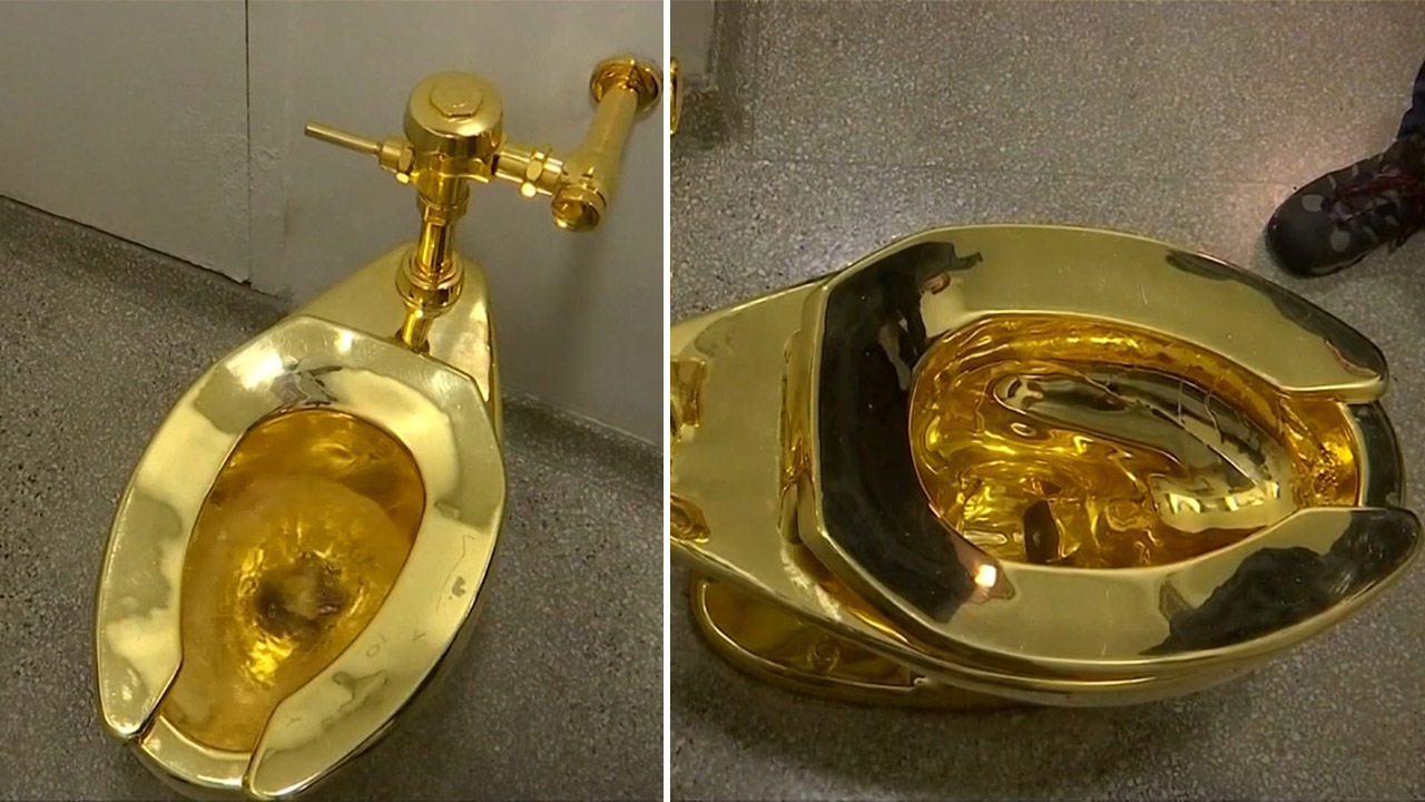 Золотой унитаз Януковича. Кнопка для унитаза золото. Golden Toilet.