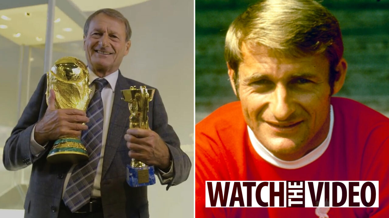 9 ROGER HUNT LIVERPOOL REDS ANFIELD ROAD ENGLAND FOOTBALL NABISCO CARD
