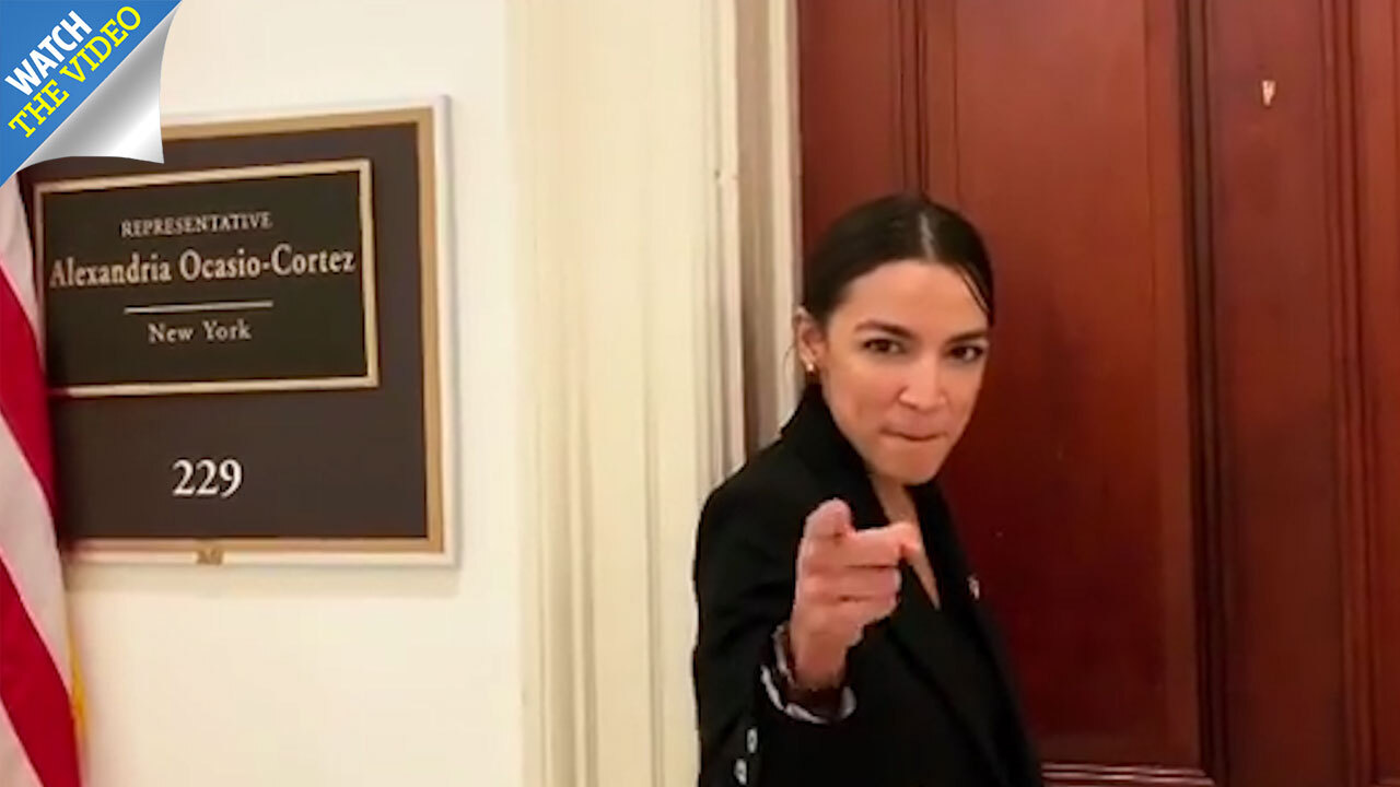 Alexandria Ocasio-Cortez blasts online trolls over fake nude photo of young  congresswoman after snap was debunked by foot fetishists | The Irish Sun