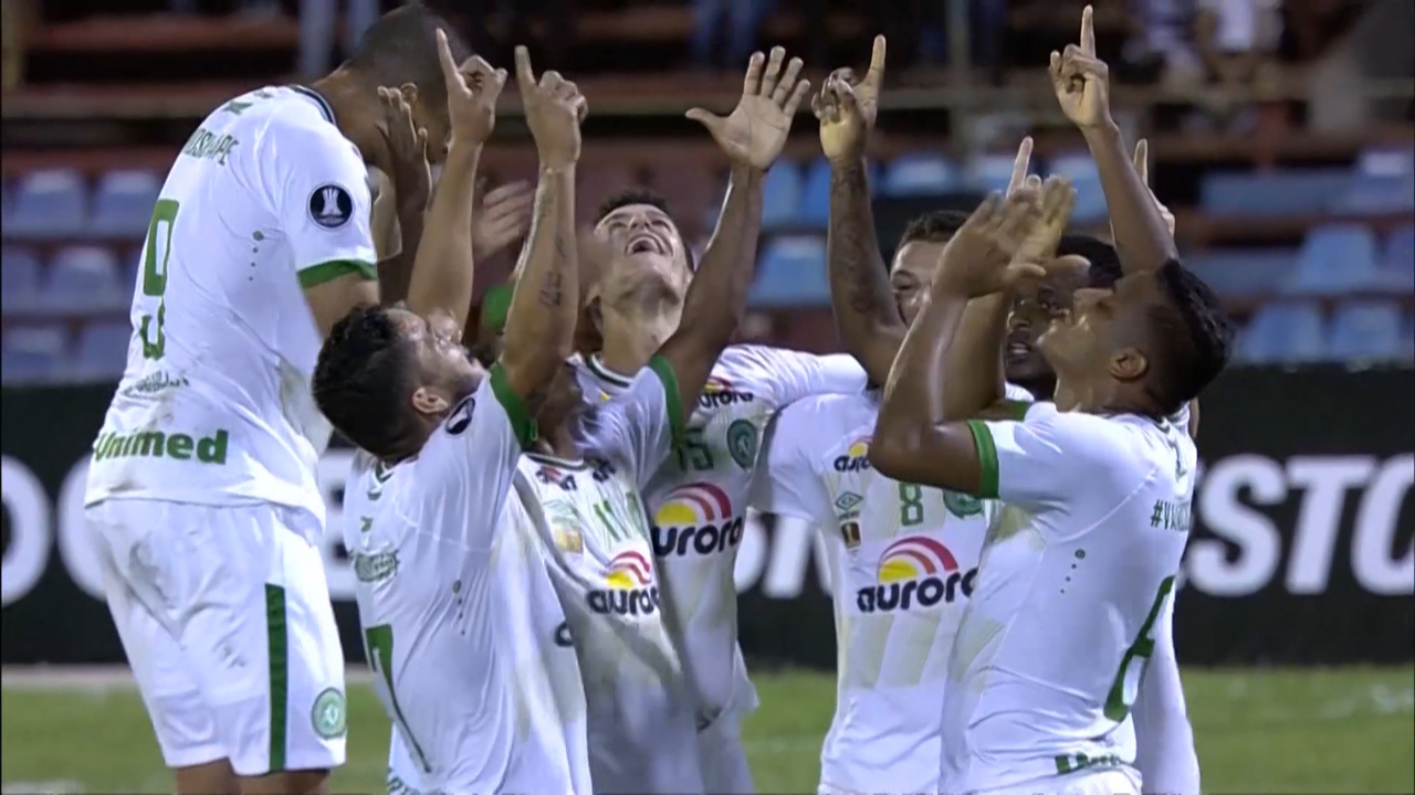 Atlético Nacional empata com Cerro e pega Chapecoense na final