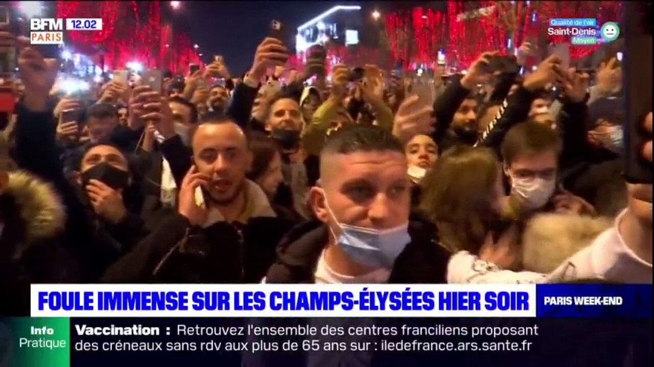 Ile De France Foule Immense Sur Les Champs Elysees Pour Le Nouvel An