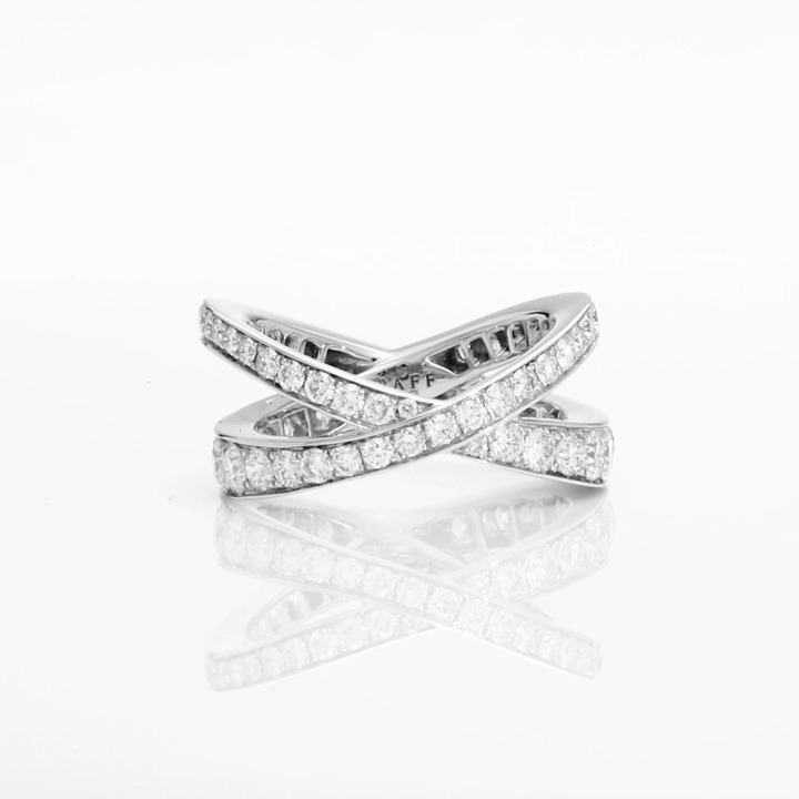 Kiss Pavé Diamond Ring