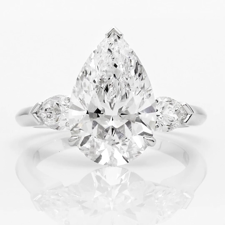 梨形钻石高级珠宝戒指