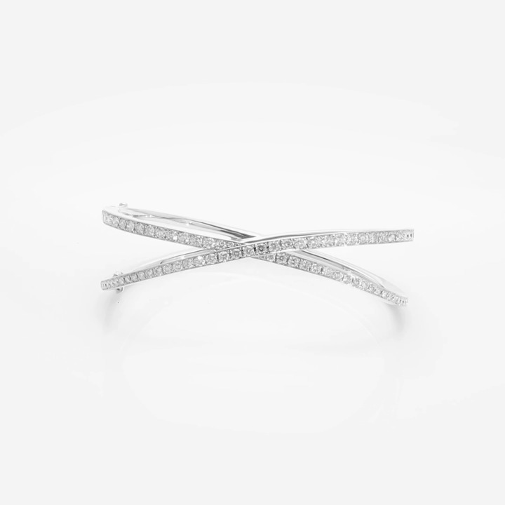 Kiss Pavé Diamond Bangle