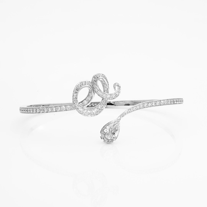Bracelet rigide « goutte » en diamants Inspired by Twombly