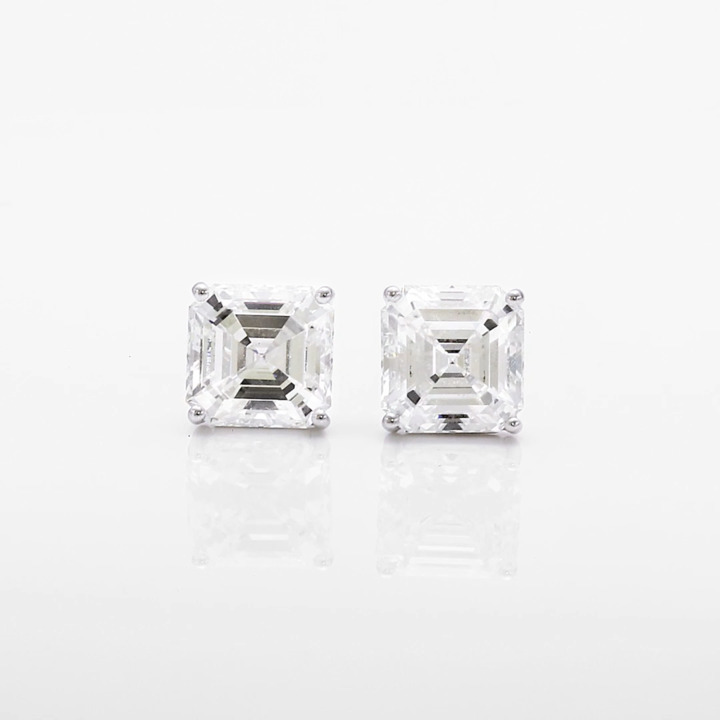 Emerald cut diamond high jewellery earrings (8.15 cts) | 格拉夫