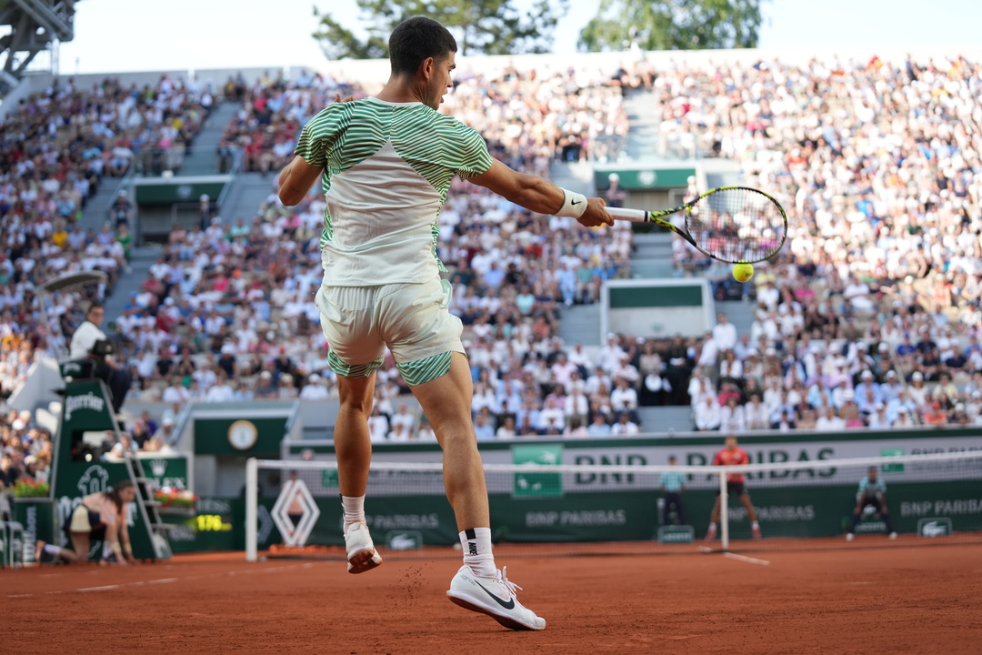 French Open: Carlos Alcaraz blasts past qualifier Flavio Cobolli in first  round