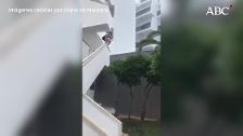 Un turista de Magaluf intenta engañar al hotel para que le indemnice tras lesionarse haciendo «balconing»