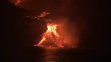 ¿Qué pasa cuando la lava llega al mar?