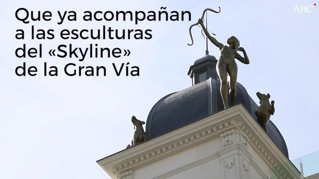 La Diana Cazadora y su jauría de perros, en lo alto del número 31 de la Gran Vía