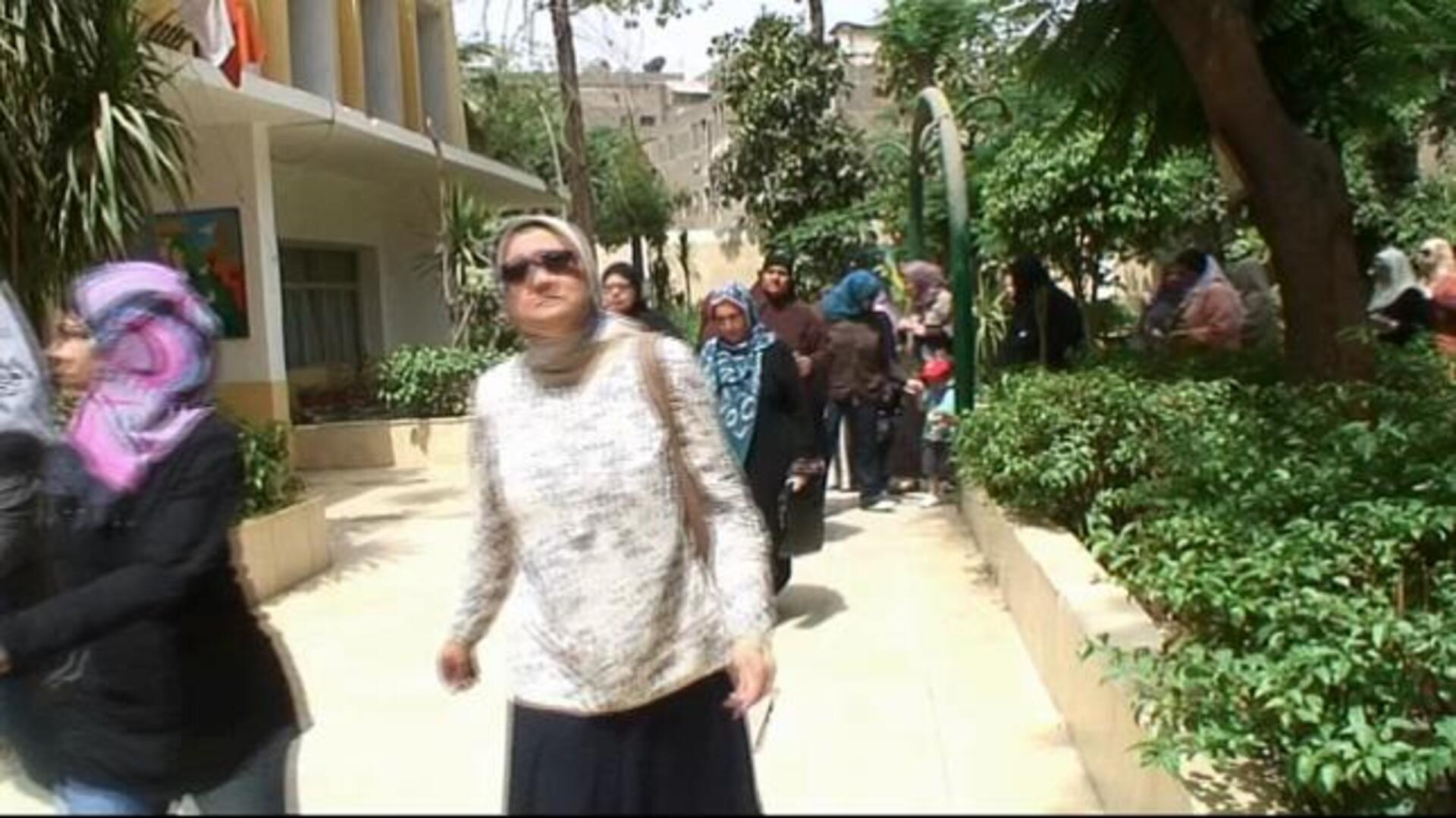 Abiertas todas las posibilidades en Egipto, que acude a las urnas por segundo día