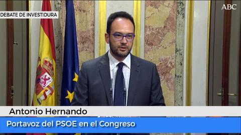 Vídeo: Pedro Sánchez junto a Antonio Hernando, portavoz de su partido, escuchando a Mariano Rajoy