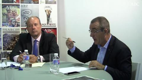 Los candidatos posan juntos una vez finalizado el debate