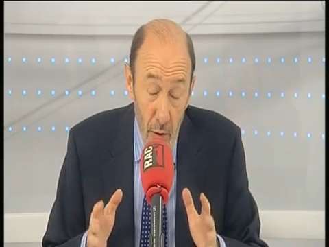 Rubalcaba no ve «ninguna razón» para que Amaiur no se presente el 20-N