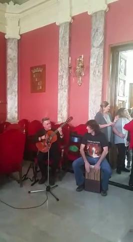 El vídeo de la juerga del concejal de Vallecas en el salón de plenos