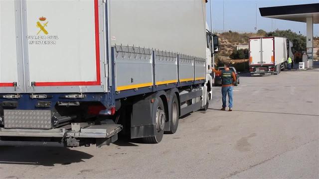 Cazan a dos grupos expertos en robar mercancía a camioneros y vehículos por valor de 600.000 euros