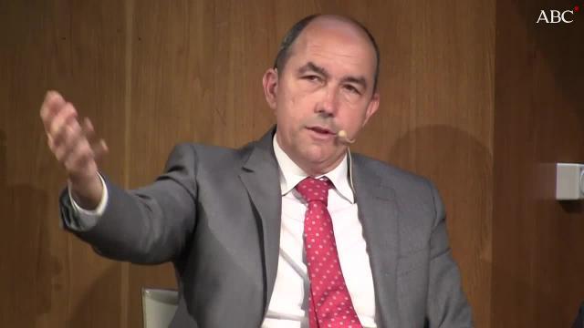 Los ponentes durante uno de los momentos del encuentro