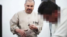 Publican un vídeo con la Policía rapando el pelo y el bigote a «El Chapo» Guzmán
