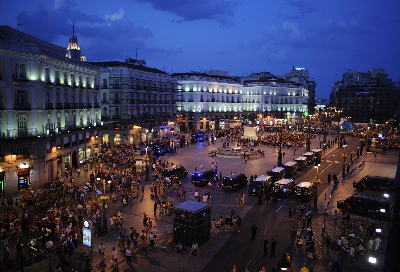 La concentración ilegal de Sol termina de nuevo con cargas policiales