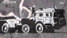 Las siete huellas de Banksy en Ucrania, sarcasmo e irreverencia para paliar la devastación de la guerra