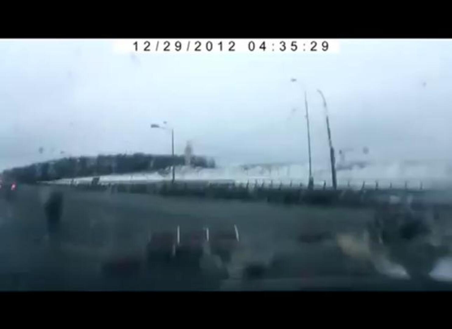 Un conductor grabó el accidente del avión Tupolev desde la autopista