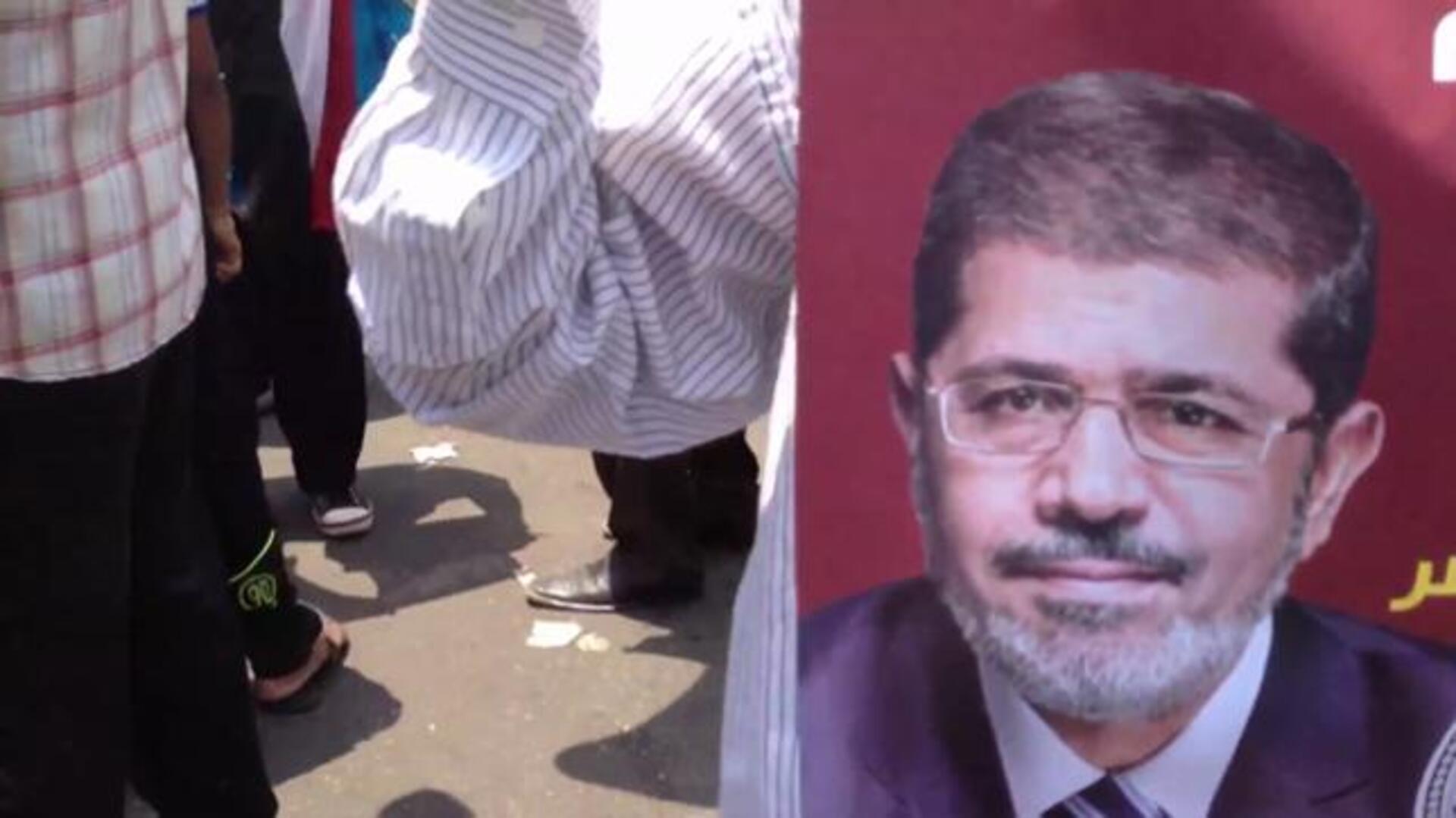 La Junta egipcia reitera que dejará el poder, mientras Mursi y Shafiq se declaran ganadores