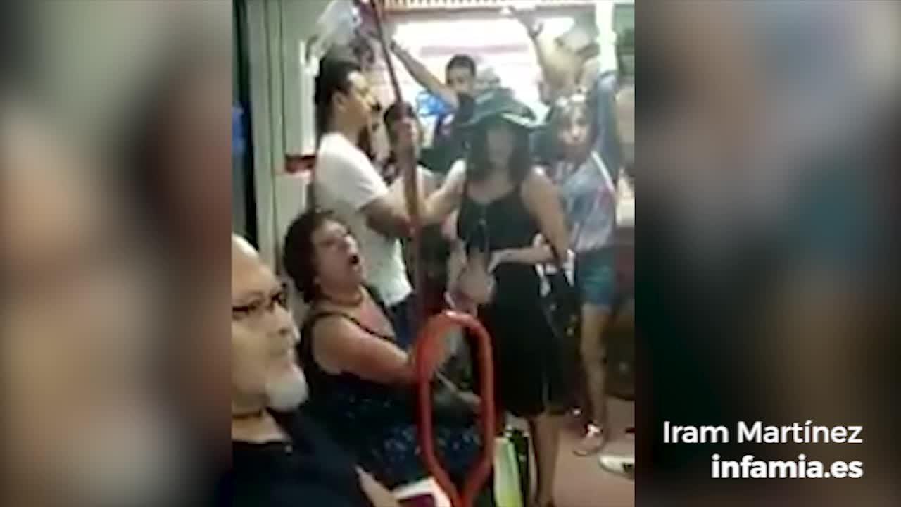 Comentarios racistas a una niña de 5 años por querer sentarse en el metro de Madrid