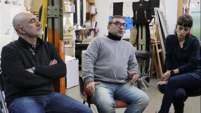 Cinco de los actuales integrantes de La Nada, en la puerta de su estudio