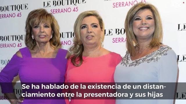 Vídeo: María Teresa Campos y Bigote Arrocet regresan de sus vacaciones en Lanzarote.