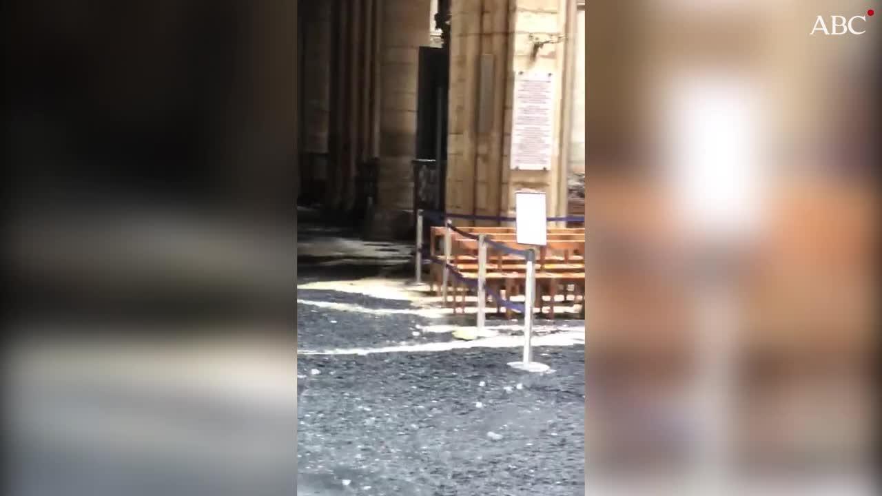 Así es como se ve por dentro Notre Dame un día después del incendio