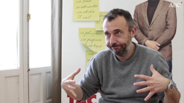 Fred Cavayé posa tras su entrevista en Madrid