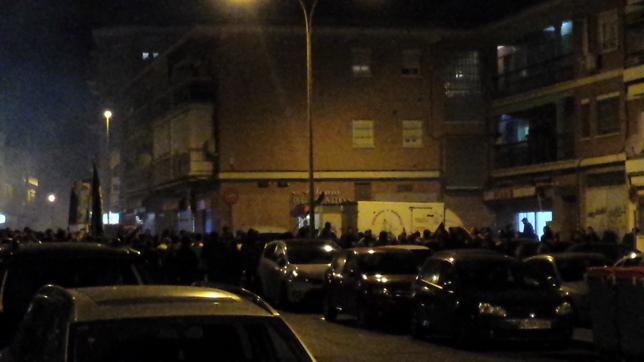 Elena Ortega, madre de «Alfon», en la cabecera de la marcha antifascista de Vallecas del 20-N