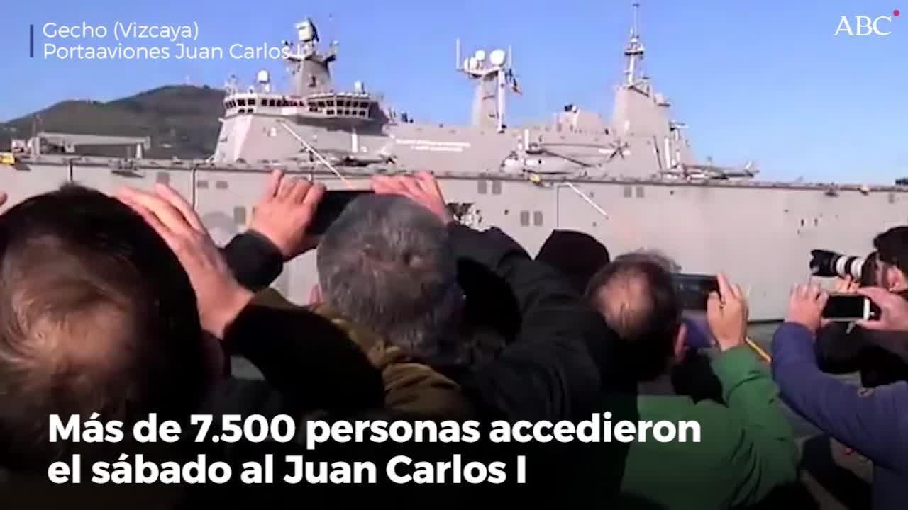 Miles de personas han accedido al interior del portaaviones Juan Carlos I durante las jornadas de puertas abiertas en el puerto en Guecho, Vizcaya