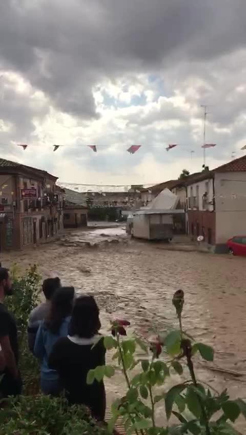 Impresionante tromba de agua en Cebolla