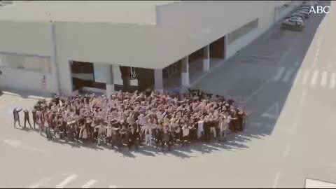 Marta Ortega junto a su padre, Amancio, en la fiesta de este último