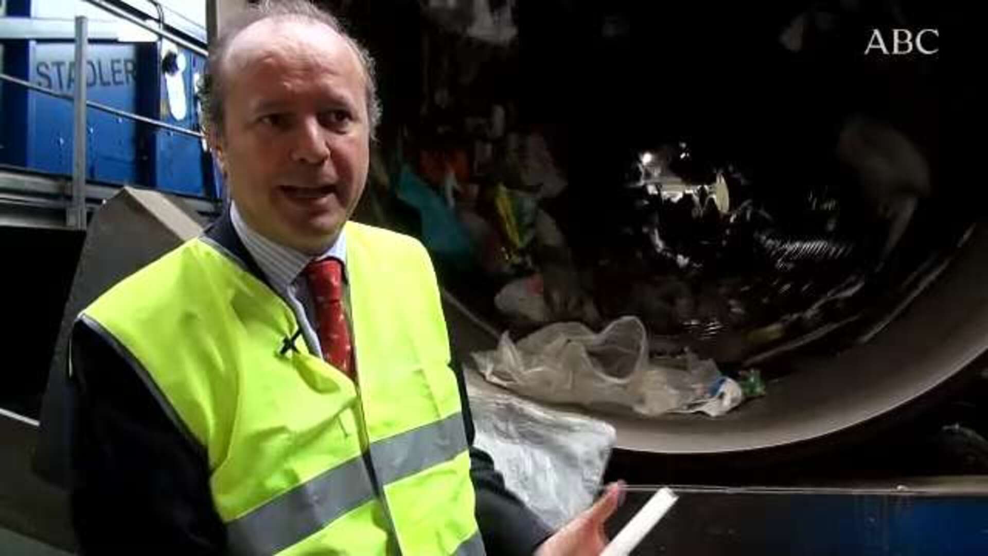 «Hemos llegado a encontrarnos un obús de la Guerra Civil en la bolsa amarilla»