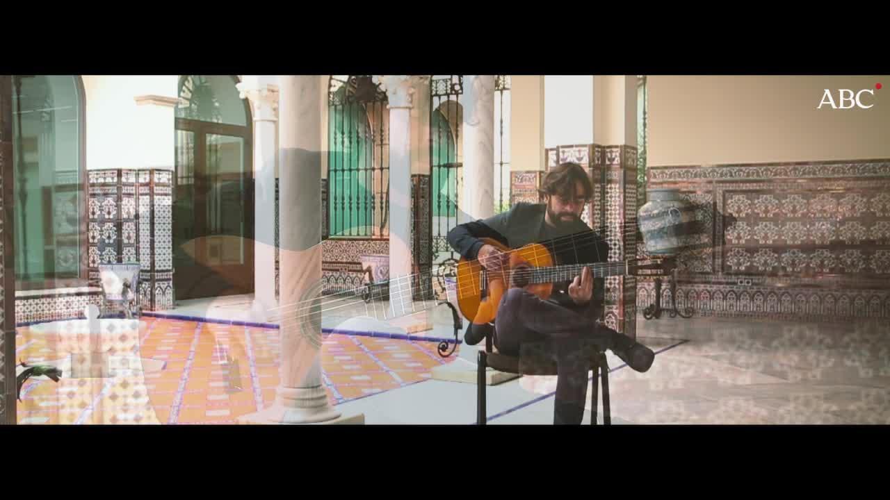 Daniel Casares interpreta «Llora París» en el patio andaluz de ABC