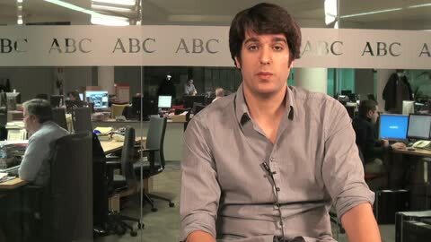 El presidente de la Generalitat, Carles Piuigdemont a la derecha y su vicepresidente, Oriol Junqueras a la izquierda