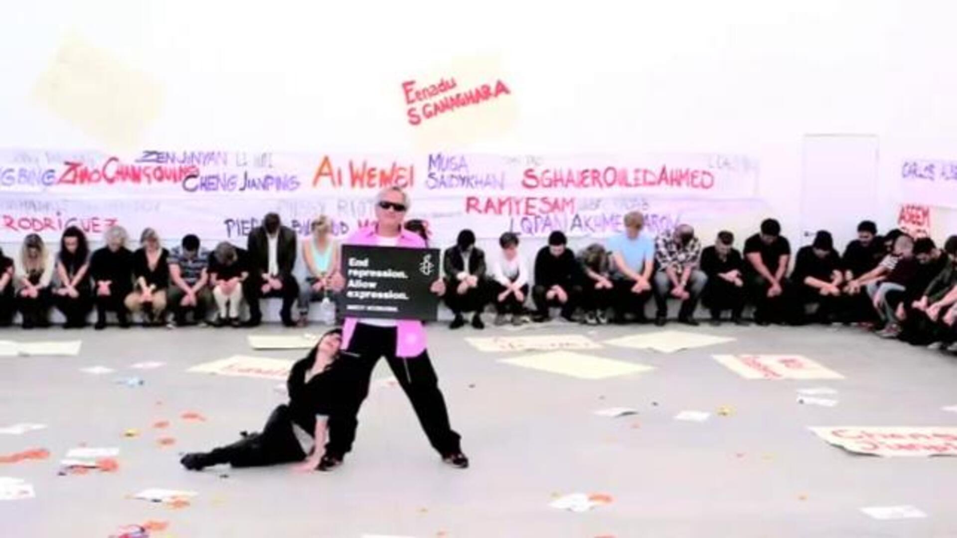 Anish Kapoor y Tamara Rojo bailan a lo «Gangnam Style» en defensa de Ai Weiwei