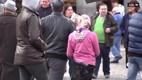 «Los gitanos del este aceptan el desprecio y los juegos denigrantes para conseguir dinero»