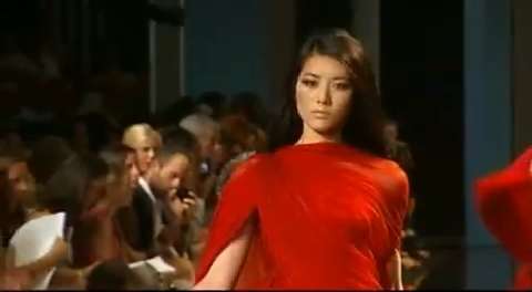 Las modelos también tropiezan