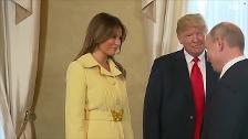 El extraño gesto de Melania Trump tras darle la mano a Putin