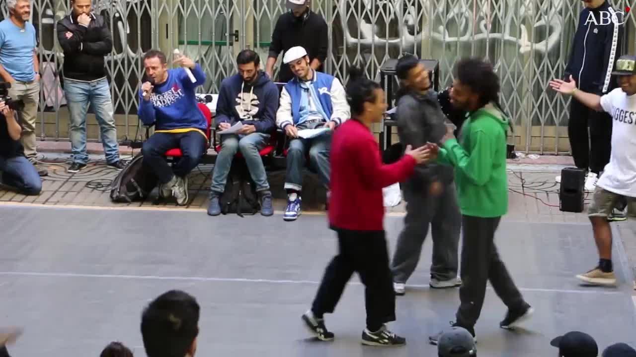 Grafiteros pintan murales en el Vicerrectorado