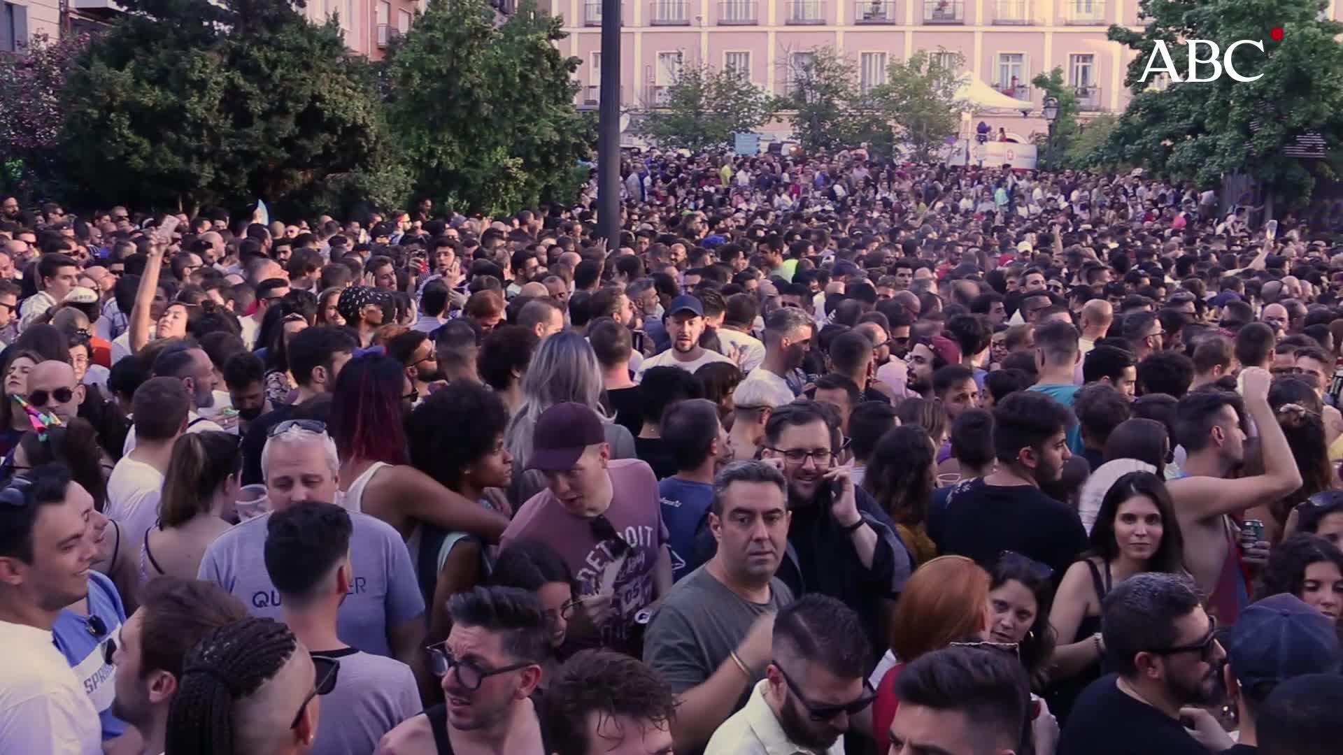 El ambiente durante el pregón del Orgullo Gay en vídeo